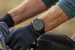 Garmin Enduro 3 – более дешевый близнец Fenix 8 Solar фото