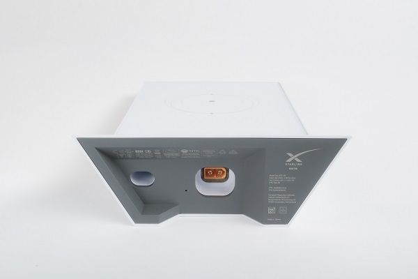 Комплект Starlink Gen2 для авто: термінал у захисному білому корпусі + адаптер живлення 12 V