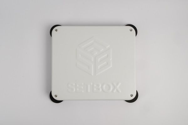 Комплект Starlink Mini для авто: термінал у захисному білому корпусі + адаптер живлення 12 V