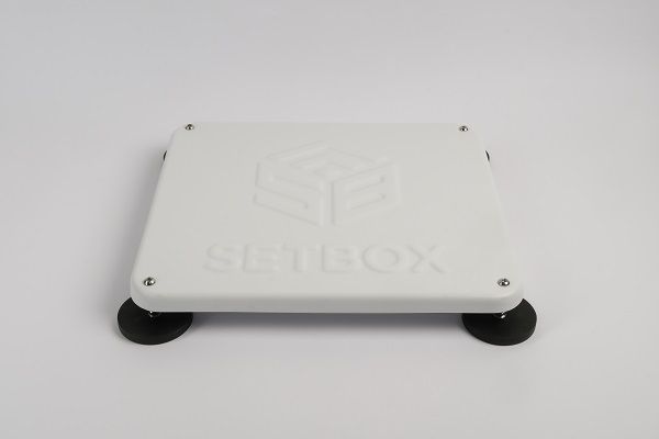 Комплект Starlink Mini для авто: термінал у захисному білому корпусі + адаптер живлення 12 V